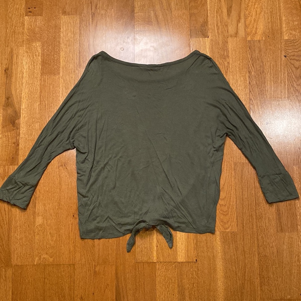 🌼3/$10 Old Navy Tie-Front Dolman Shirt - Picture 3 of 6